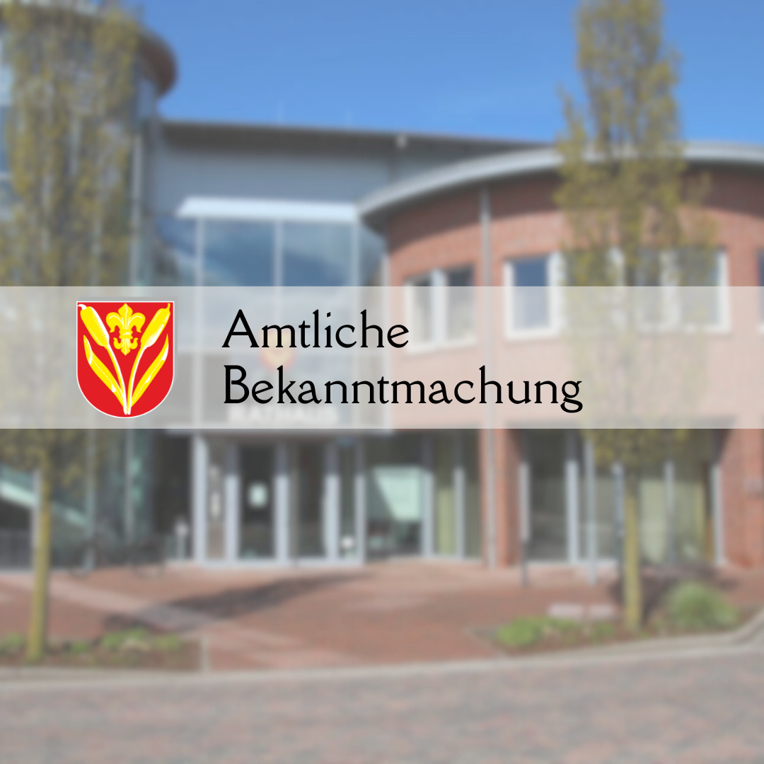 Das Rathaus der Gemeinde Wietmarschen befindet sich verblasst im Hintergrund. Im Vordergrund ist das Wappen sowie die Aufschrift "Amtliche Bekanntmachung" zu sehen.